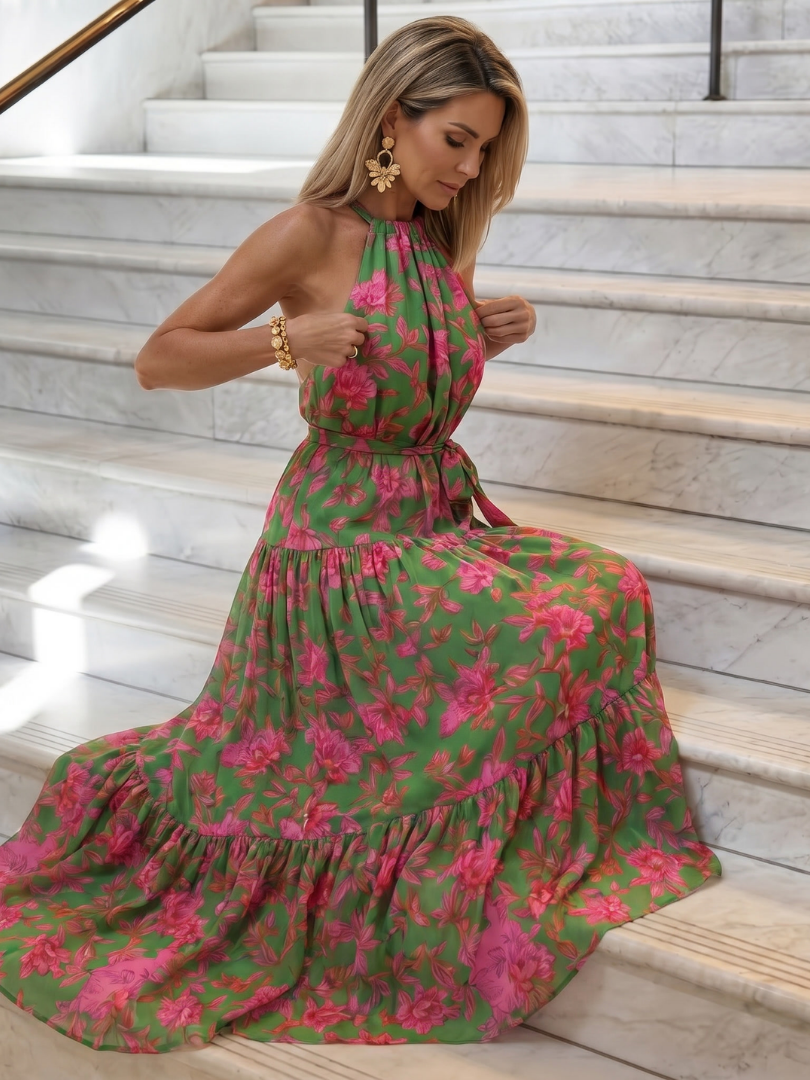 Abito midi drappeggiato in rosa con scollatura halter elegante