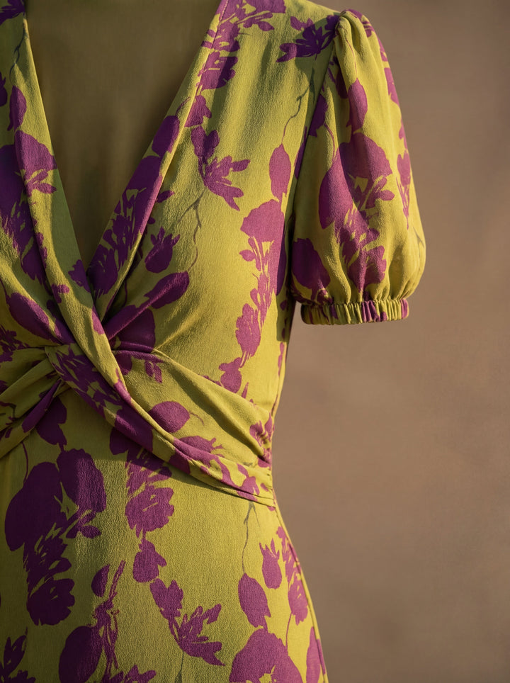 Abito Elegante in Tessuto di Seta
